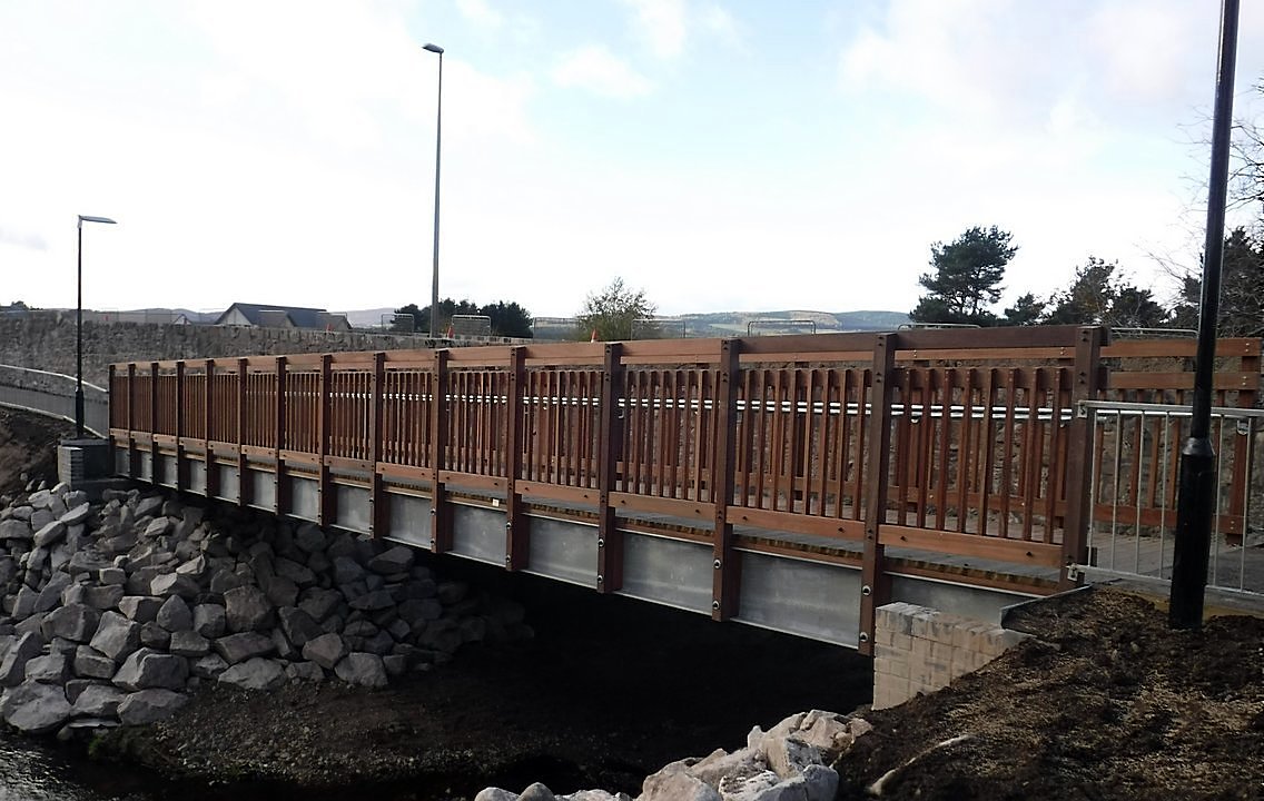 Footbridge along side road bridge - Ref 4281